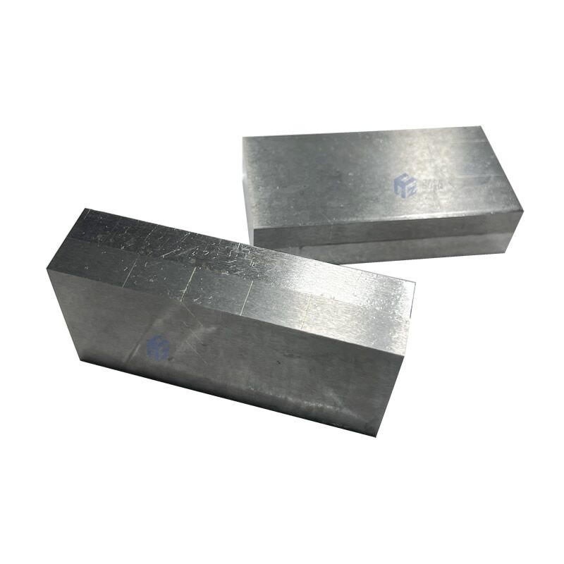 Hardmetal tips brazed wear resistant plate.